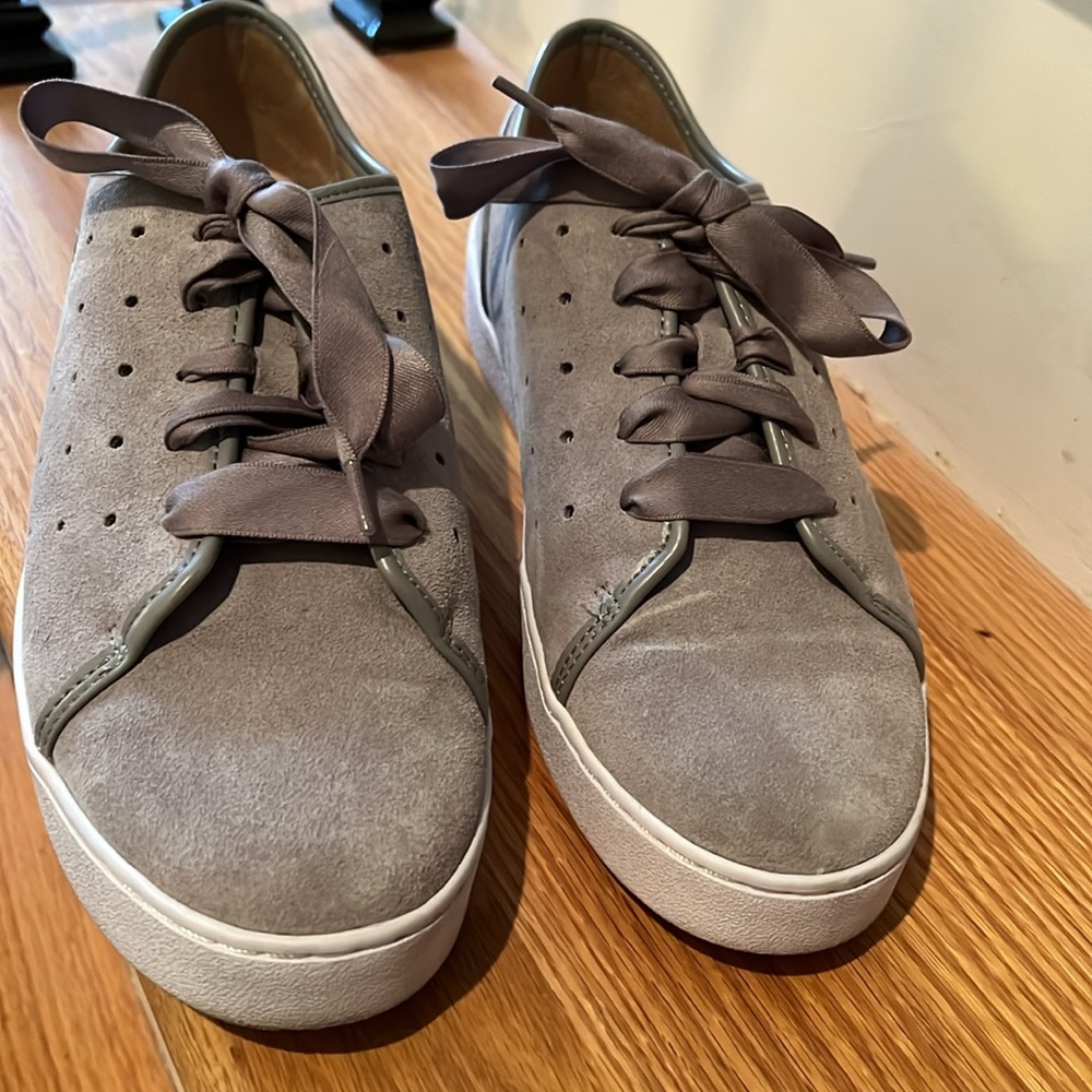 Euc Vionic Splended Keke Suede Sneakers View 2